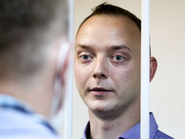 Ruský novinár obvinený z vlastizrady odmieta, že ho naverboval kolega z ČR