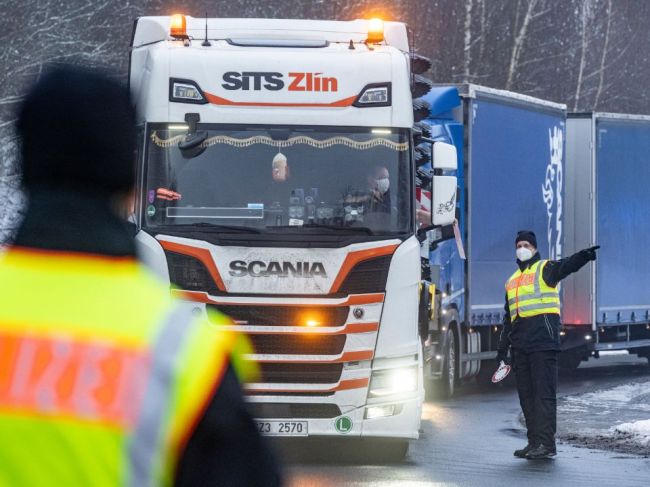 Situácia na nemecko-českých hraniciach sa upokojila, hlásia len mierne zdržanie