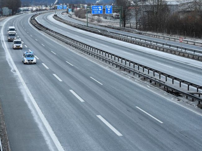MZVEZ odporúča necestovať do zahraničia,upozorňuje na zmeny režimu na hraniciach
