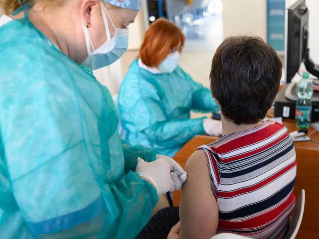 Ministerstvo školstva spustí prihlasovanie na ďalšie termíny očkovania