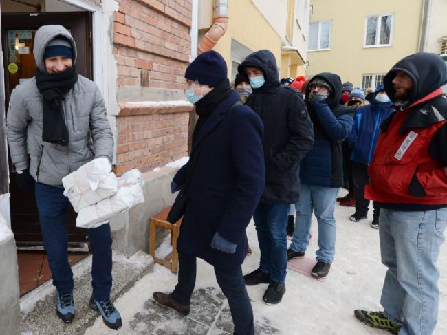 Poliaci uvoľnili opatrenia, v stredu hlásia najviac nakazených za posledný mesiac