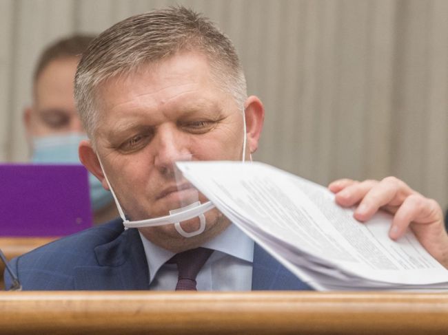 Podľa Fica nie je možná rekonštrukcia vlády, riešenie vidí v referende