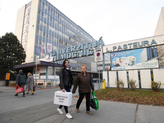 Košická nemocnica prosí o pomoc, personálne kapacity už nestačia