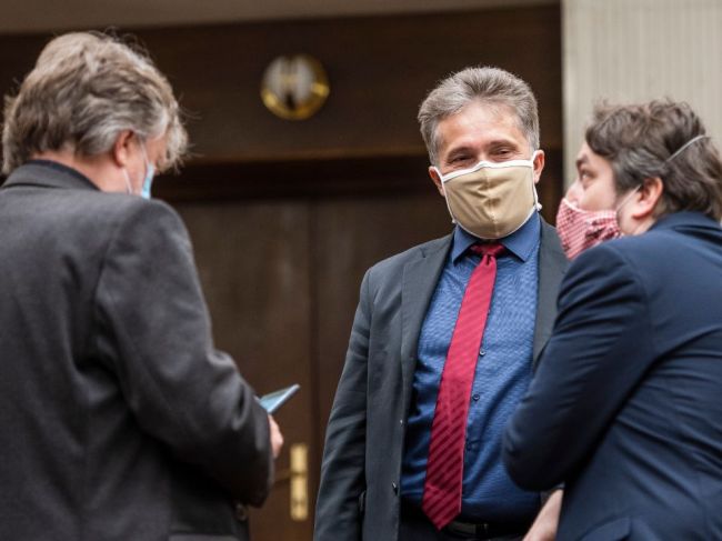 Poslanec Smeru je vo vážnom zdravotnom stave