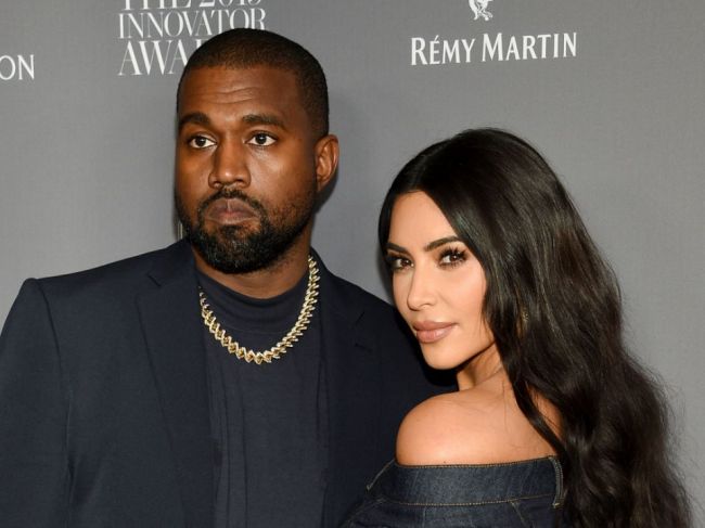 Kim Kardashianová požiadala o rozvod s Kanyem Westom