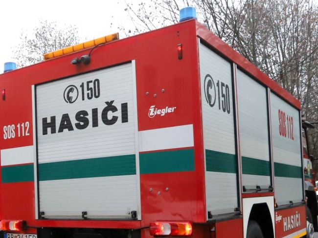 Pri požiari stolárskej dielne v Čiernom Balogu zasahovalo 23 hasičov