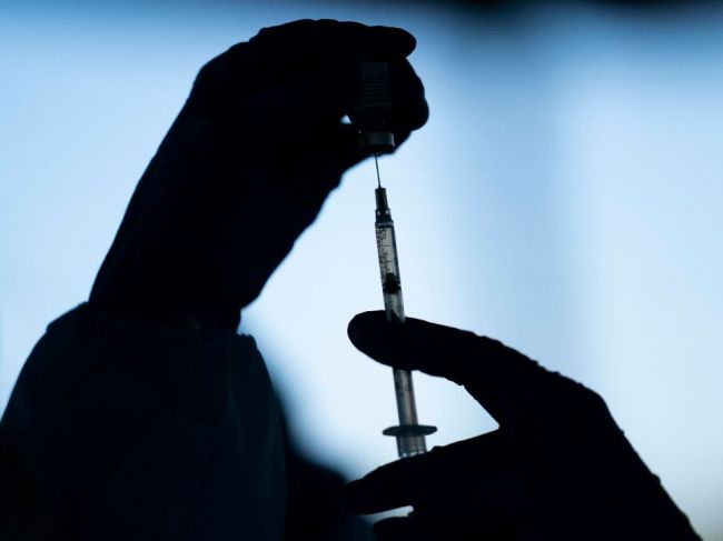 Dve dávky vakcíny Pfizer chránia pred covidom na 95,8 percenta
