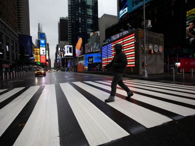 V New Yorku sa znovu otvoria kiná, čiastočne fungujú reštaurácie a štadióny