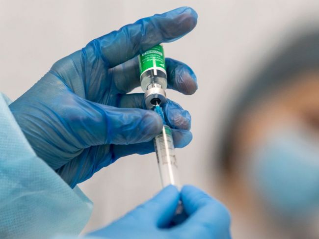 Podvodníci ponúkli členským štátom EÚ najmenej 400 miliónov falošných vakcín