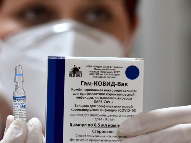 Rusko znížilo cenu za vakcínu Sputnik V o polovicu