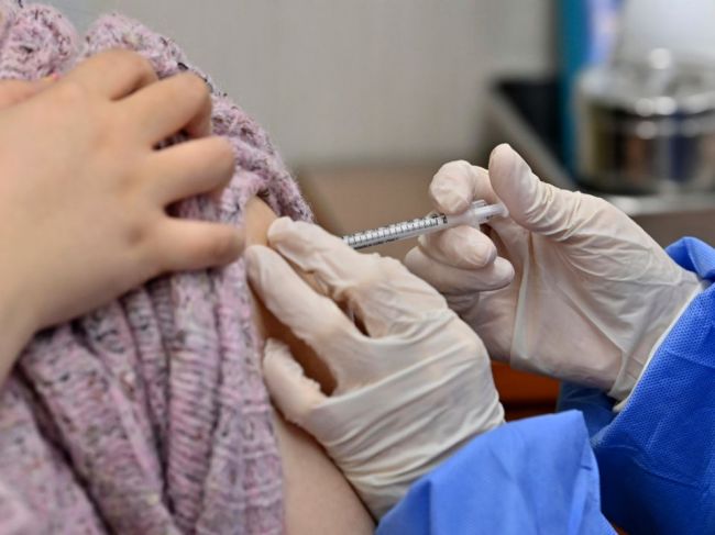 Rusko: Počet zaočkovaných vo svete je v porovnaní s nakazenými už dvojnásobný