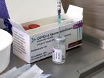 AstraZeneca má vysokú účinnosť, toto je dôvod, prečo má častejšie vedľajšie účinky