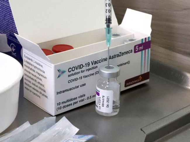 Na očkovanie sa môžu prihlásiť aj predavači, vodiči MHD či spievodcovia