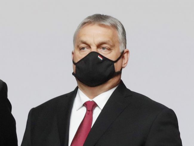 Orban pohrozil odchodom Fideszu z frakcie ľudovcov v Európskom parlamente