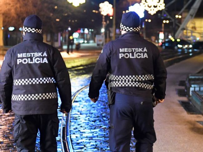 Polícia od stredy posilní kontroly, nasadí aj policajtov v civile