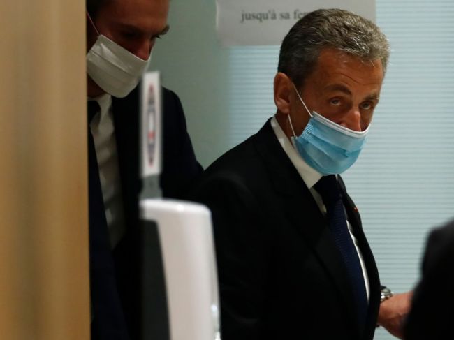 Francúzsky exprezident ide do väzenia, odsúdili ho za korupciu
