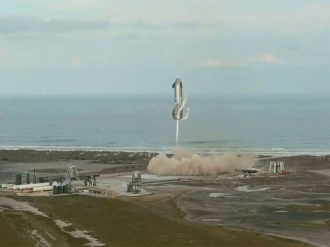 Video: Vesmírna loď Starship úspešne pristála, no po pristátí explodovala