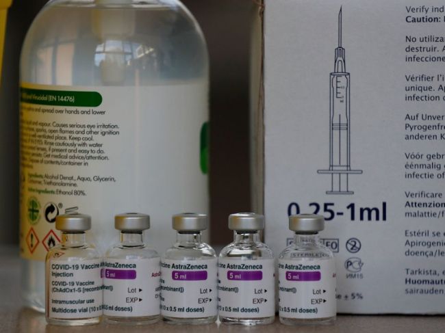 AstraZeneca na poslednú chvíľu zrušila dodávku vakcín do Poľska