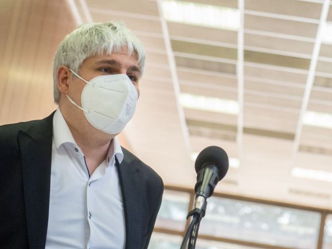 Čekan: Tvrdiť, že kritika vakcíny vychádza z politiky, je odborné nepochopenie