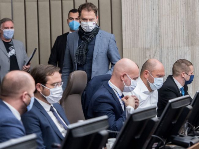 Vláda využívala skrátené legislatívne konanie aj neodôvodnene, tvrdí Via Iuris