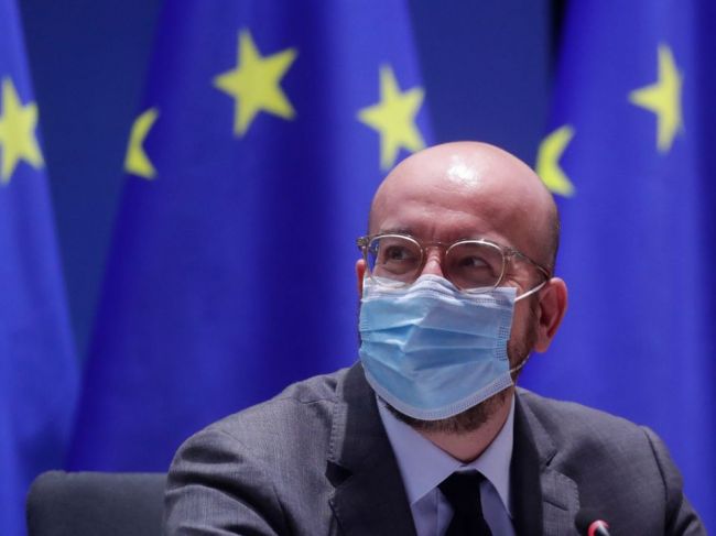 Británia odmietla tvrdenia, že zablokovala vývoz vakcín