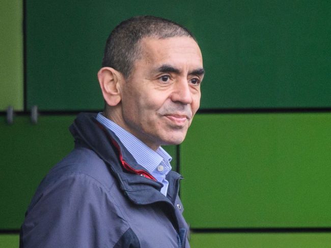 BioNTech môže podľa riaditeľa vyrobiť v roku 2022 až tri miliardy dávok vakcíny