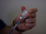Francúzsko do júna chudobnejším krajinám daruje 500.000 dávok vakcín