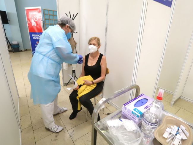 Mimoriadny zdravotnícky výbor bude riešiť očkovanie i pľúcne ventilácie