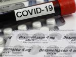 Komárňanskí farmaceuti si pripravujú nedostatkový liek proti COVID-19 sami
