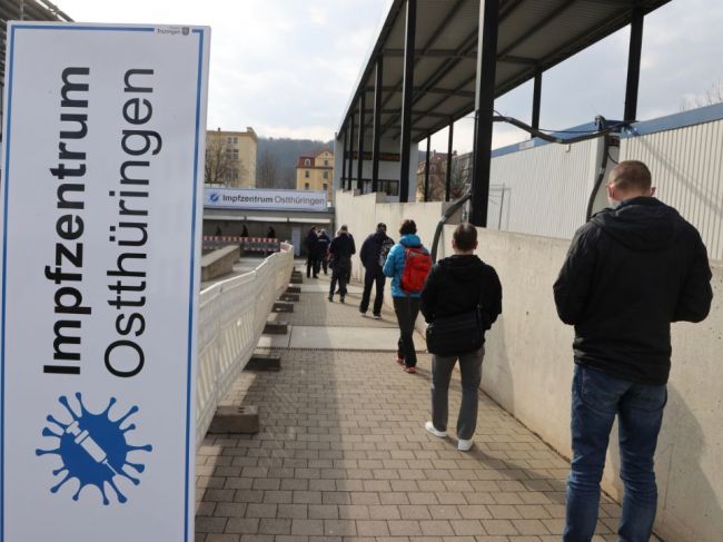 Inštitút Roberta Kocha: V Nemecku sa začala tretia vlna epidémie