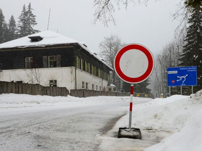 Polícia vyzýva ľudí, aby sa nesnažili prejsť cez uzatvorené hraničné priechody