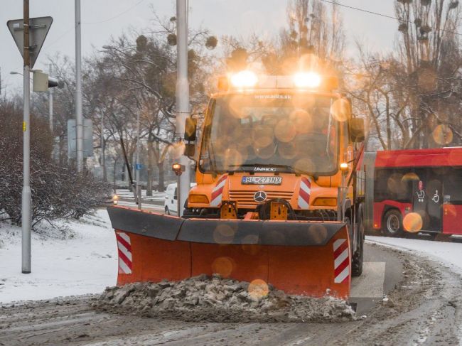 Potrápi nás vietor, ľad aj sneh. SHMÚ vydal niekoľko výstrah