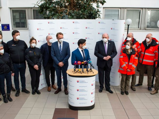 Slovensku pomôže v boji s pandémiou 11 zdravotníkov z Belgicka a Dánska