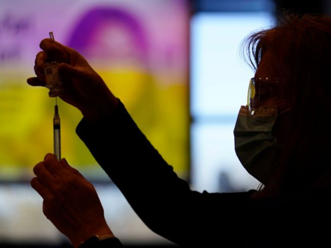 USA, Japonsko, Austrália a India chcú vyrobiť miliardu dávok vakcín