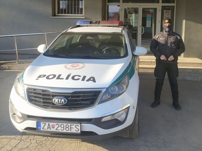 Policajt mimo služby zachránil v Štiavniku život ženy
