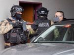 Na ŠTS v Pezinku eskortovali obvineného riaditeľa SIS