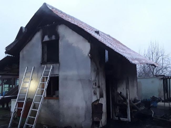 VIDEO: Českých hasičov pri rutinnom zásahu prekvapil trojmetrový krokodíl