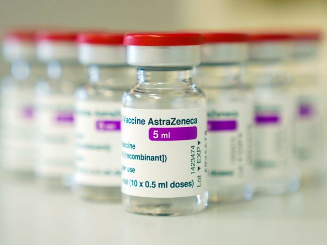 Írsko pozastavilo očkovanie vakcínou od firmy AstraZeneca