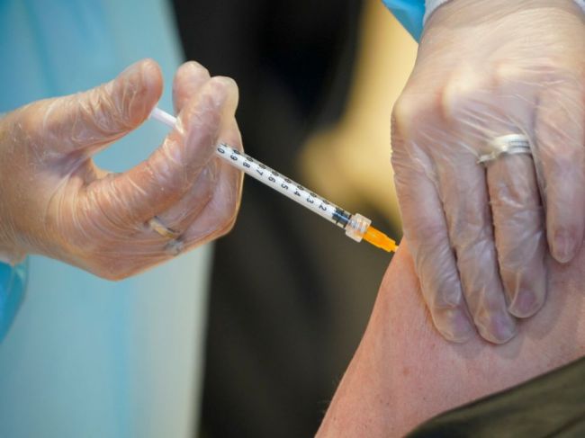 Holandsko pozastavilo očkovanie vakcínou od firmy AstraZeneca