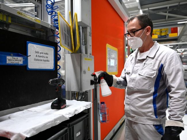 Vedci SAV a zamestnávatelia navrhli protiepidemické stratégie pre podniky