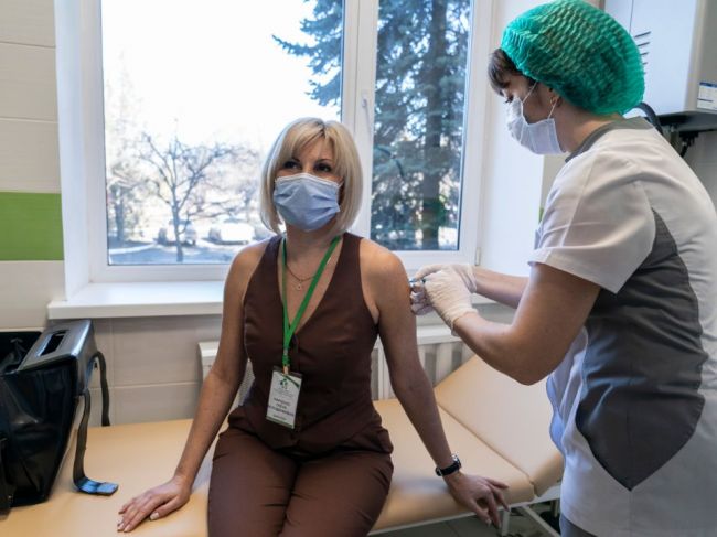 Poľsko a Ukrajina neplánujú pozastaviť očkovanie vakcínou od AstraZenecy