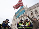 Maďarská polícia podala trestné oznámenie na stovky protestujúcich