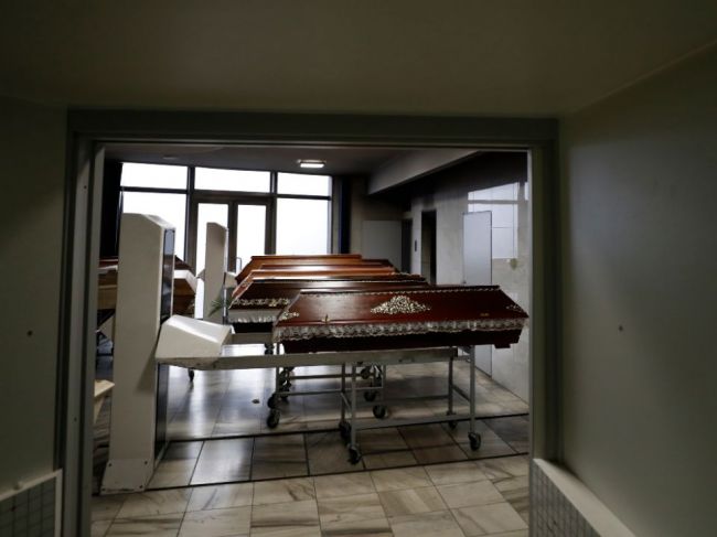 Počet obetí koronavírusu v Európe presiahol 900.000