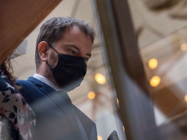 Premiér rokoval s poslancami Za ľudí, trvajú na jeho odstúpení