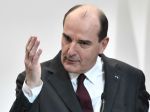 Francúzsky premiér chce obnoviť dôveru v AstraZenecu, dá sa ňou zaočkovať