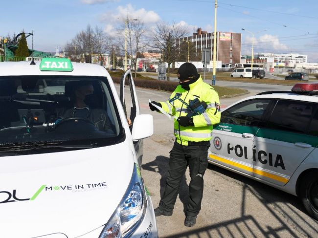 Polícia minulý týždeň zistila takmer 6.000 porušení opatrení
