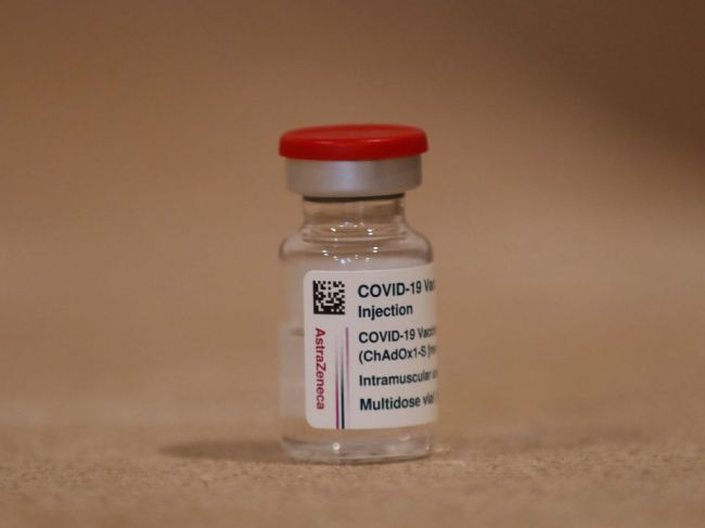 Španielsko vyšetruje smrť ženy po podaní vakcíny od AstraZenecy