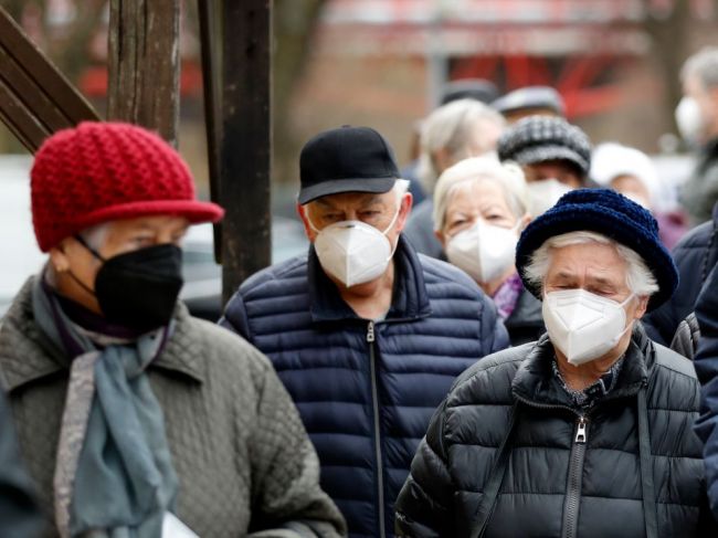 V Česku pribudlo takmer 12.000 nakazených, vláda upraví podobu systému PES