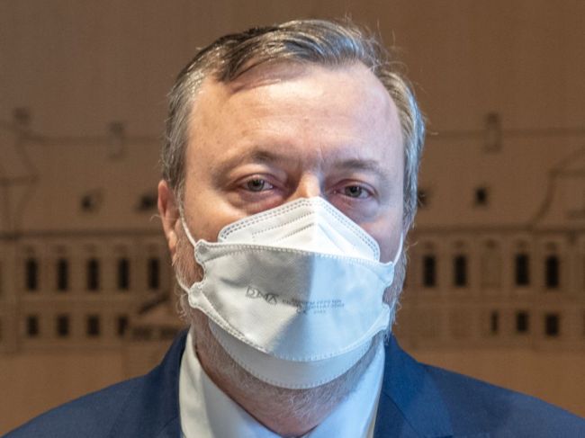 Poslanci NRSR pokračujú v rokovaní, do pléna sa vracia exminister Krajniak