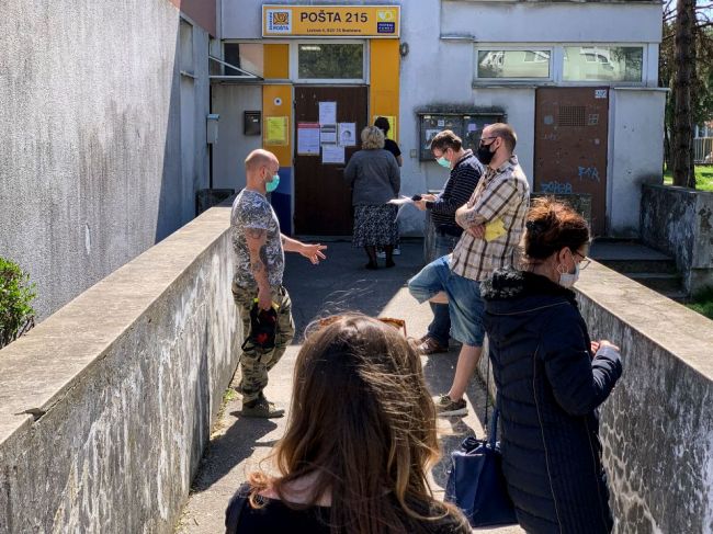 Otváracie hodiny na poštách sa vracajú do normálu